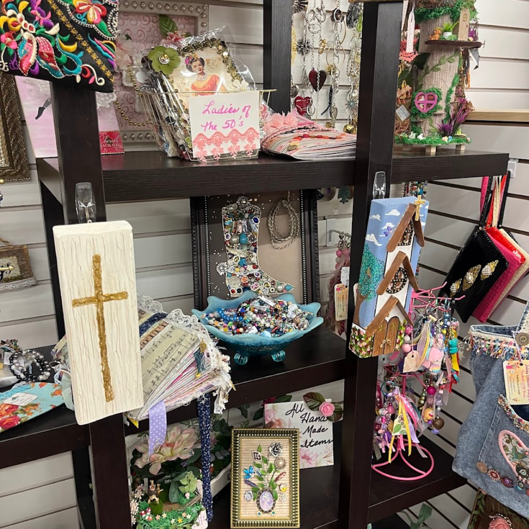 Jolie's Creative Design - Aisle 6