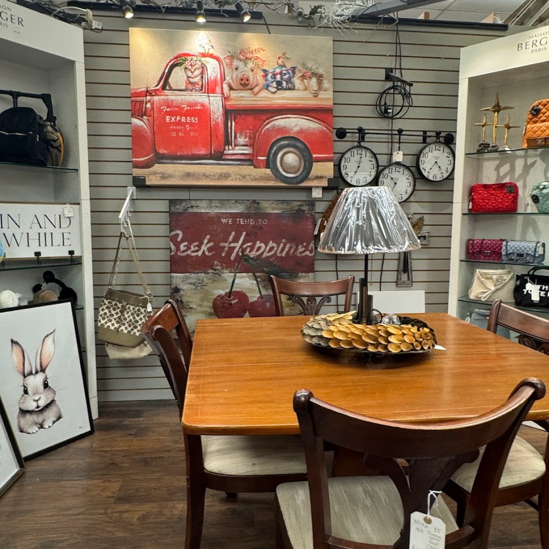 Clothing & Decor - Aisle 10
