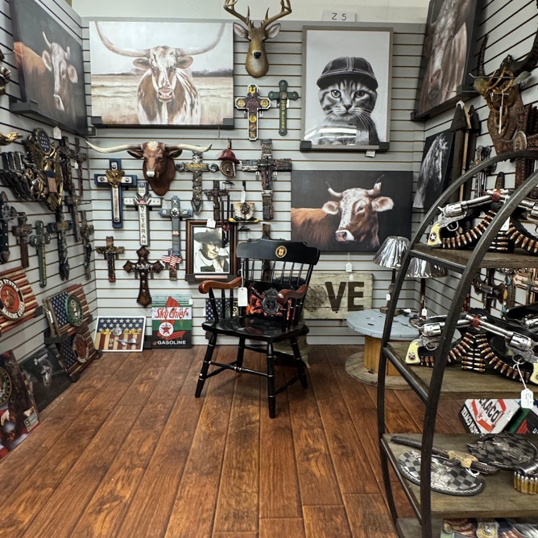 Clothing & Decor - Aisle 10